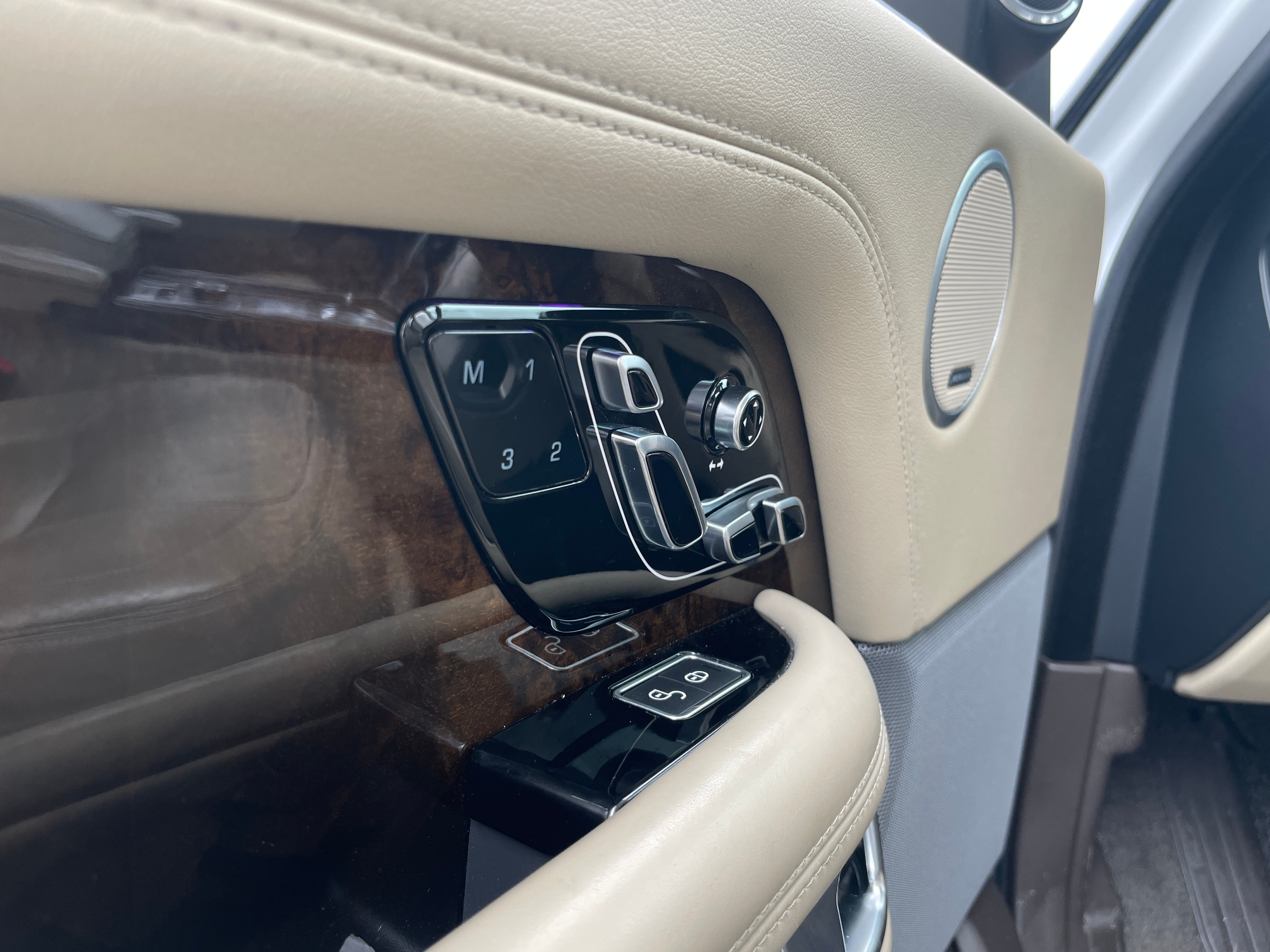 land rover range rover 2018 SALGS5RE9JA381579 image land rover range rover 2018 SALGS5RE9JA381579 image